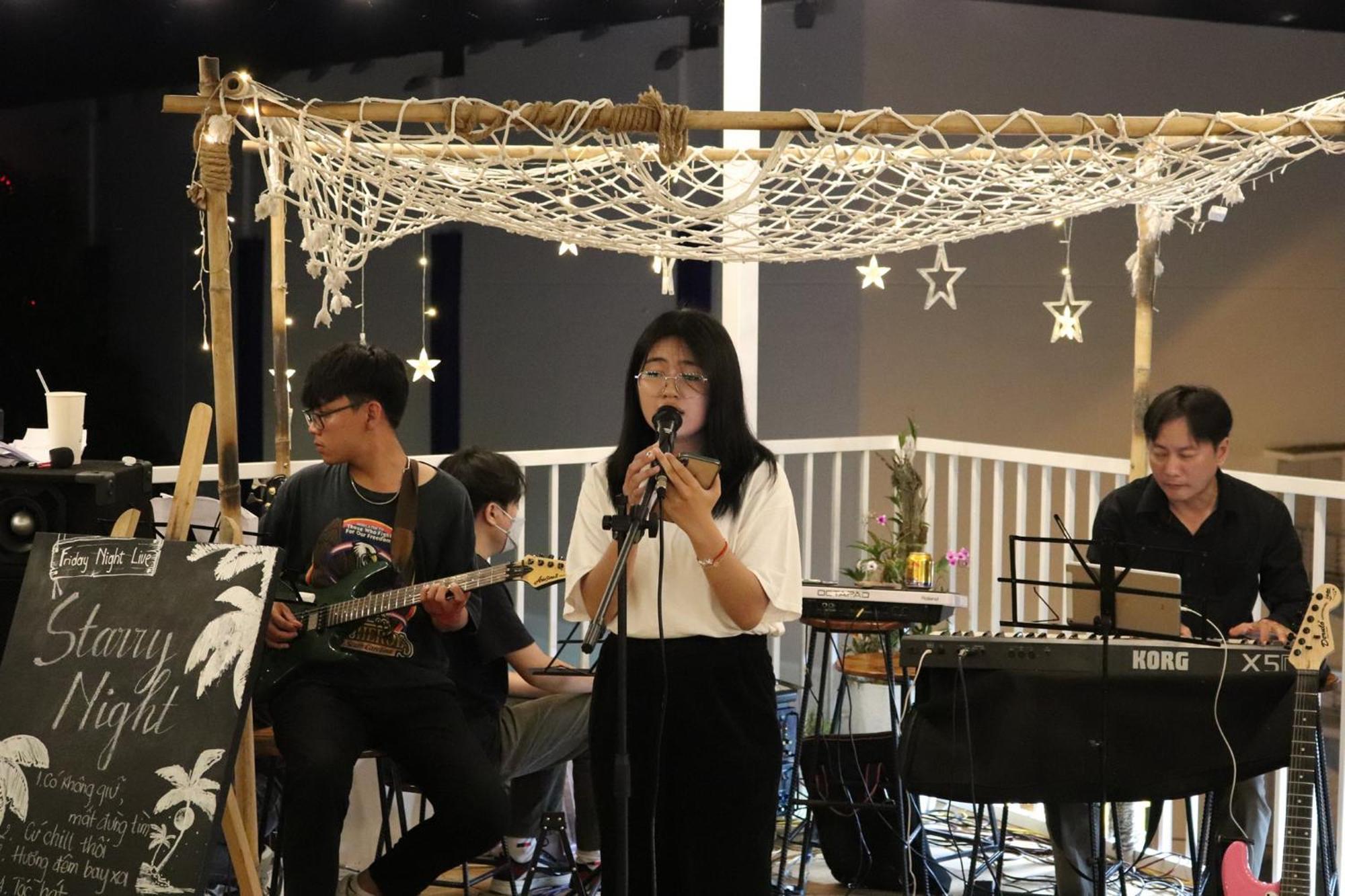 Hero Hostel & Billiards 쩌우독 외부 사진
